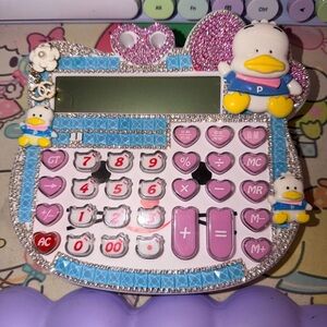 💛NIB Bling Electronic Calculator with Pink and Blue Accents in Pekkle character